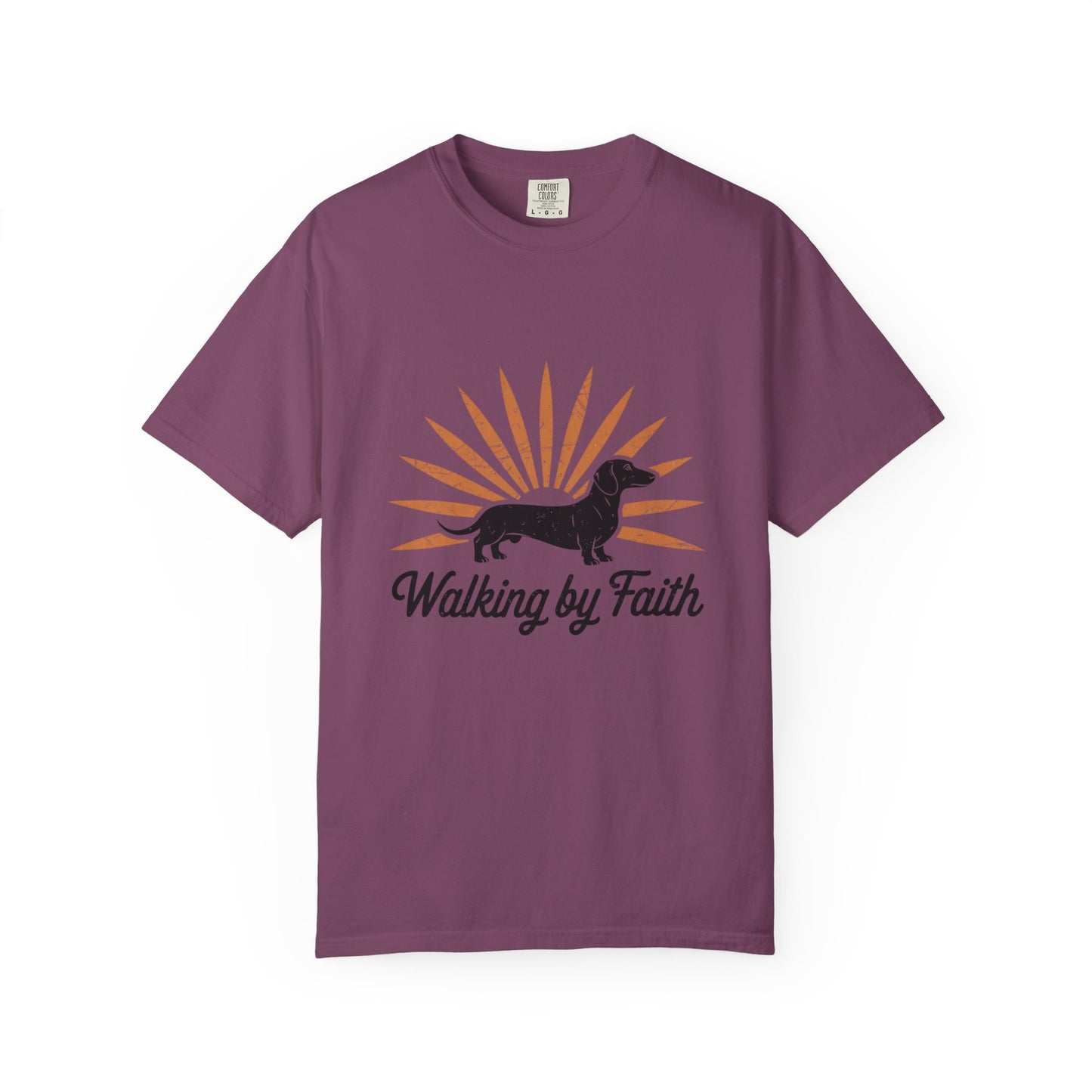 Dachshund Walking by Faith – Vintage Sunburst T-Shirt