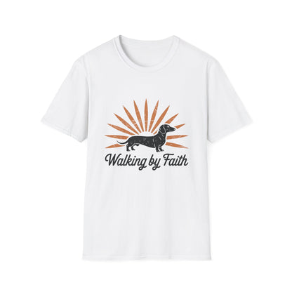 Dachshund Walking by Faith – Vintage Sunburst T-Shirt