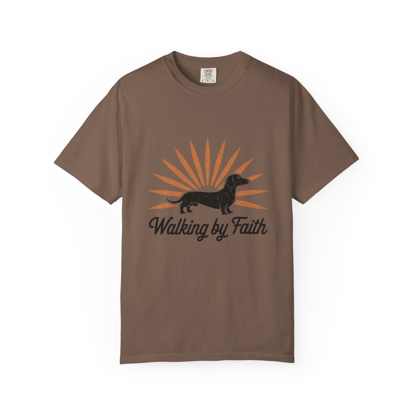 Dachshund Walking by Faith – Vintage Sunburst T-Shirt
