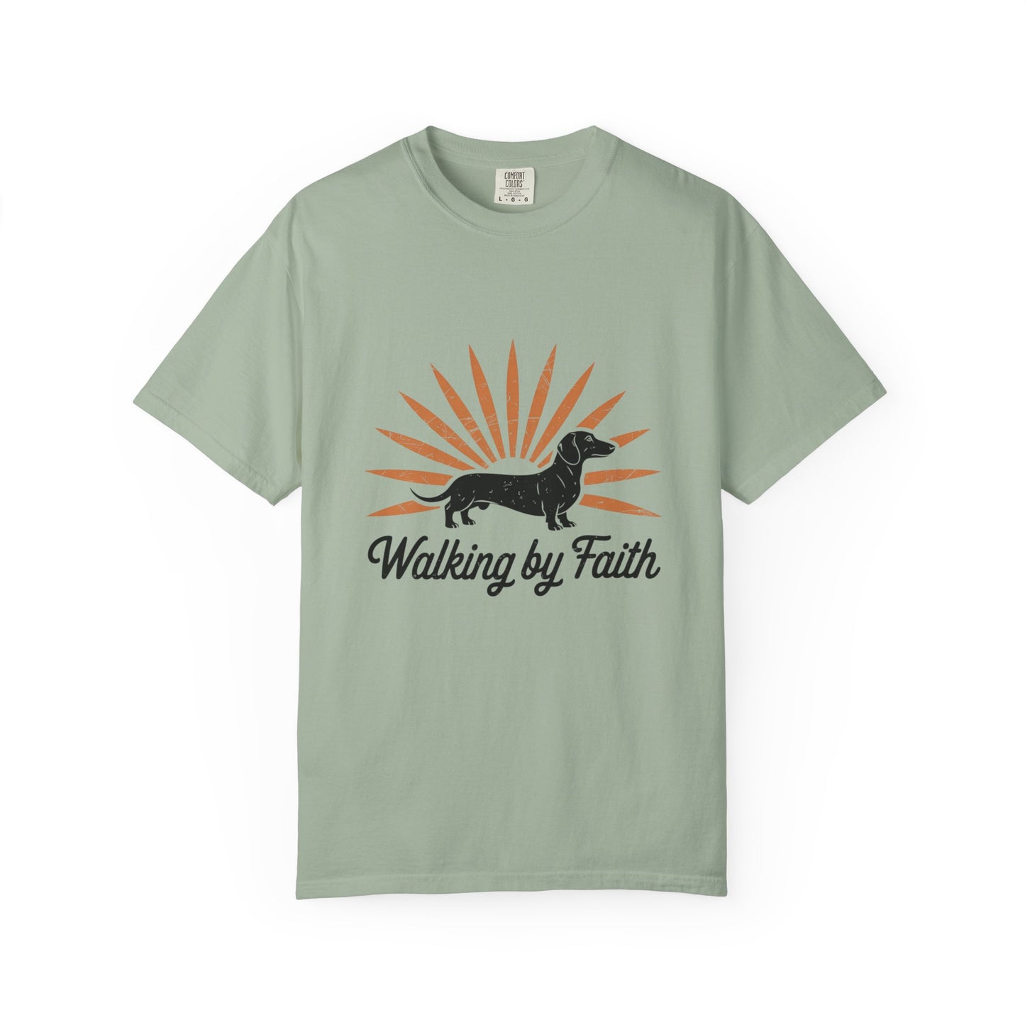 Dachshund Walking by Faith – Vintage Sunburst T-Shirt